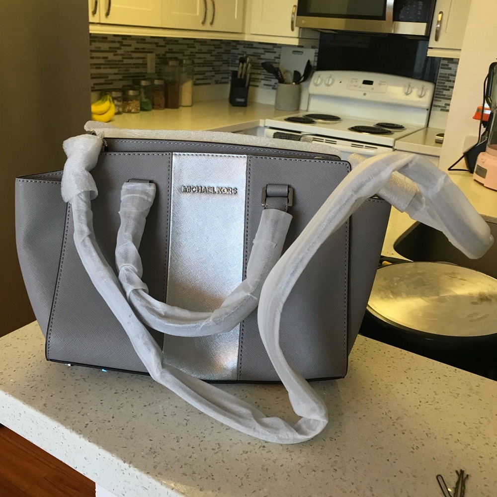 AUTHENTIC Michael Kors selma metallic